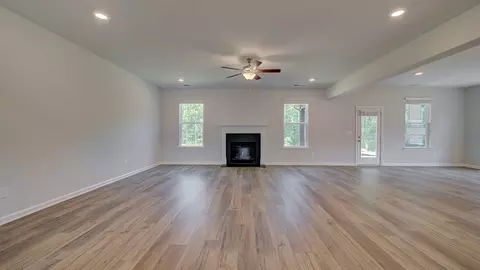 Living - 605 Button Grv, Hampton, GA 30228 photo 3 of 5