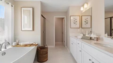 Bath - 605 Button Grv, Hampton, GA 30228 photo 5 of 6