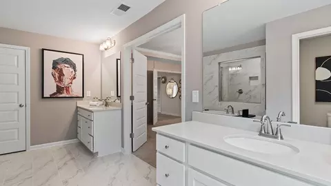 Bath - 605 Button Grv, Hampton, GA 30228 photo 3 of 6