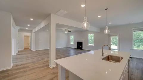 Entry Way - 605 Button Grv, Hampton, GA 30228 photo 2 of 4