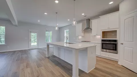 Kitchen - 605 Button Grv, Hampton, GA 30228 photo 3 of 4