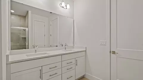 Bath - 30213 Rustic Mill St, Mount Dora, FL 32757 photo 3 of 4