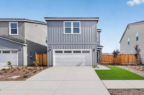 895 Fruitwood Ave, Clovis, CA 93619