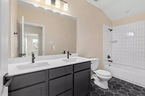 Bath - 1805 Garlock Dr, Leander, TX 78641 photo 5 of 5