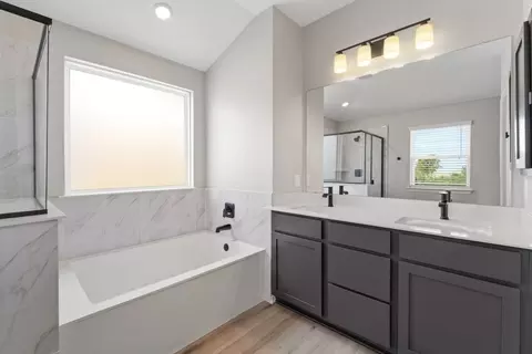 Bath - 1805 Garlock Dr, Leander, TX 78641 photo 3 of 5