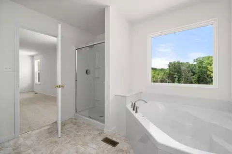 Bath - 1436 Bloomfield Dr, Eureka, MO 63025 photo 3 of 4
