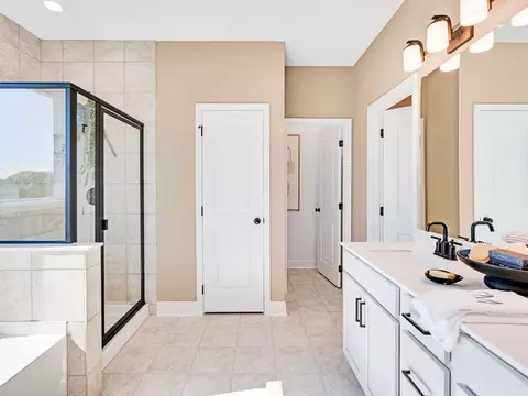 Bath - 1010 Nichols Farm Cir, Dacula, GA 30019 photo 4 of 5