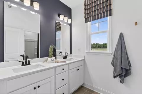 Bath - 1010 Nichols Farm Cir, Dacula, GA 30019 photo 7 of 9