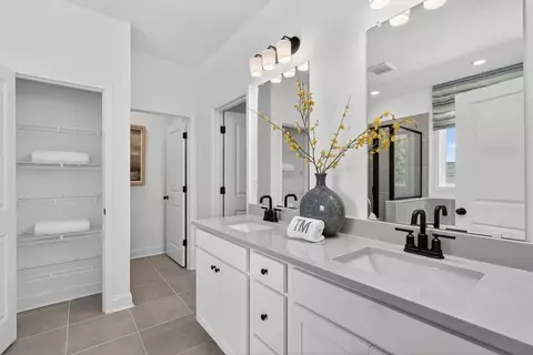 Bath - 1010 Nichols Farm Cir, Dacula, GA 30019 photo 8 of 9