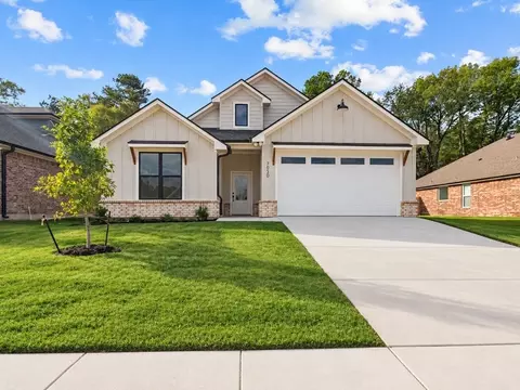 7929 Greenhill Dr, Tyler, TX 75703