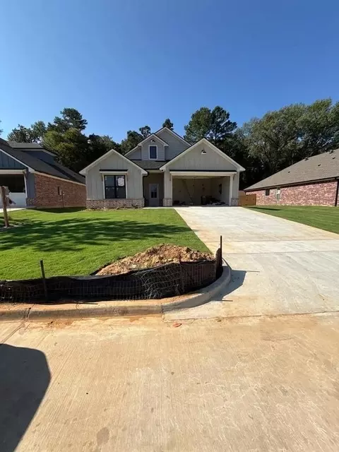 7929 Greenhill Dr, Tyler, TX 75703