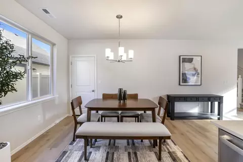 Dining - 562 Upland Ave, Twin Falls, ID 83301 photo 4 of 6