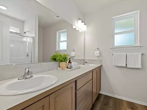 Bath - 562 Upland Ave, Twin Falls, ID 83301 photo 3 of 4