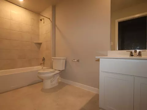 Bath - 12500 Setting Peak Ln, Buda, TX 78610 photo 3 of 3