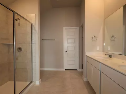Bath - 12500 Setting Peak Ln, Buda, TX 78610 photo 2 of 3
