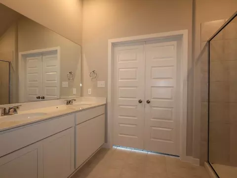 Bath - 12500 Setting Peak Ln, Buda, TX 78610 photo 1 of 3