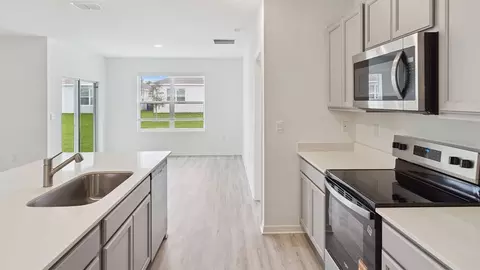 Kitchen - 5530 Savona Dr, Sebring, FL 33872 photo 2 of 4