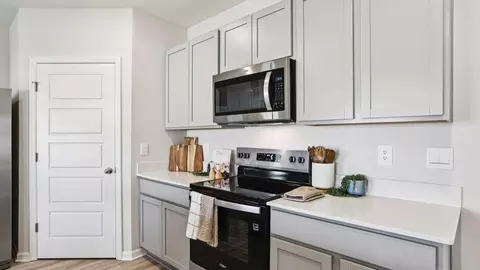Kitchen - 5530 Savona Dr, Sebring, FL 33872 photo 4 of 5