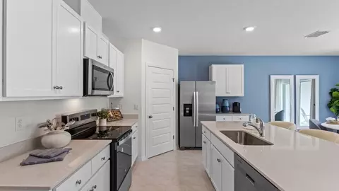 Kitchen - 5530 Savona Dr, Sebring, FL 33872 photo 4 of 4