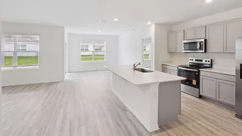 Kitchen - 5530 Savona Dr, Sebring, FL 33872 photo 1 of 4