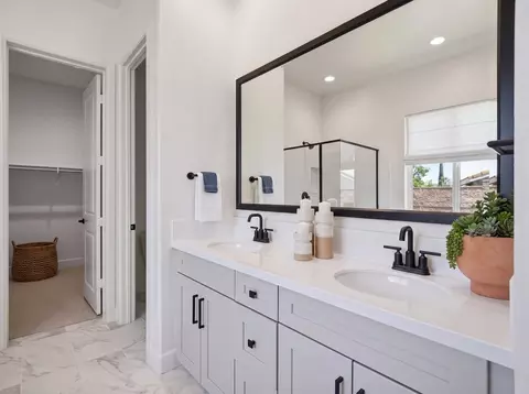 Bath - 1420 Moore St, Redlands, CA 92374 photo 2 of 3