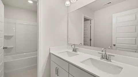 Bath - 610 Edgar St, Hampton, GA 30228 photo 6 of 7