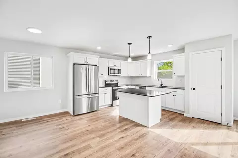 Kitchen - Alstott Drive, Howell, MI 48843 photo 5 of 8