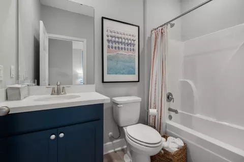 Bath - 5468 Colinas Verde Dr, Milton, FL 32570 photo 2 of 2