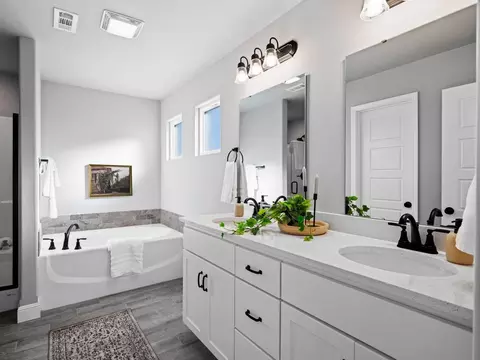 Bath - 2033 E 130 St, Jenks, OK 74037 photo 3 of 12