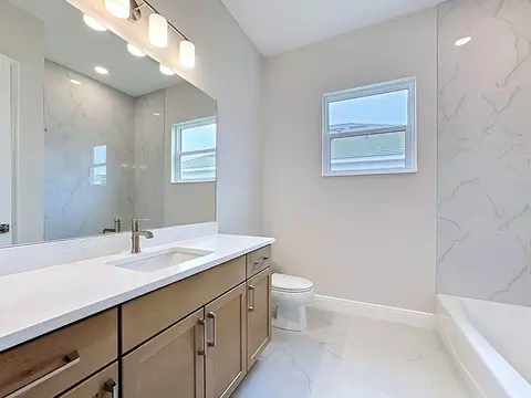 Bath - 12418 Stonegate Trl, Parrish, FL 34219 photo 1 of 3