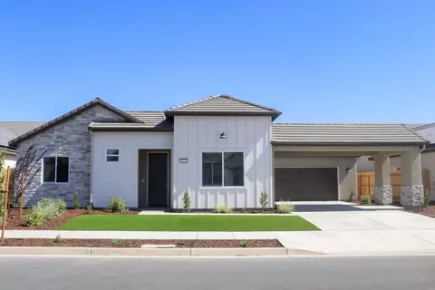 5026 W Babcock Ct, Visalia, CA 93291
