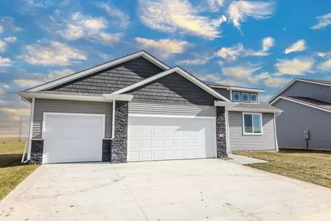 Exterior - Fairfield Dr, Ankeny, IA 50023 photo 4 of 7