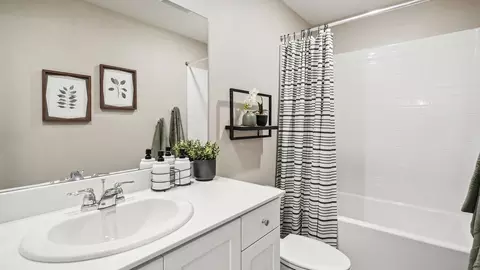 Bath - 31136 Maple Bark Dr, Winchester, CA 92596 photo 2 of 4