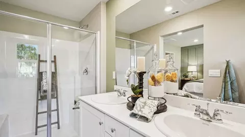 Bath - 31136 Maple Bark Dr, Winchester, CA 92596 photo 1 of 4