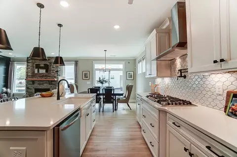 Kitchen - 215 Silk Oak Dr, Moncks Corner, SC 29461 photo 5 of 11