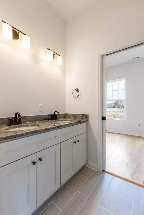 Bath - 234 Hall Rd, Hampton, VA 23664 photo 8 of 12