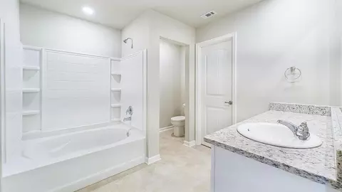 Bath - 208 Eagle Heights Dr, Duson, LA 70529 photo 3 of 7