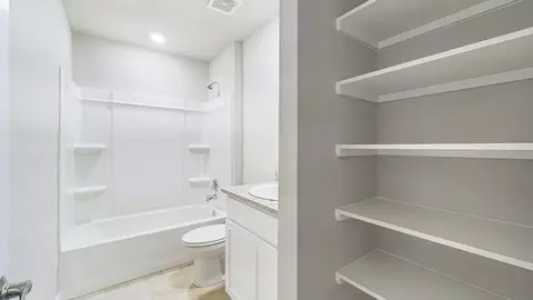 Bath - 208 Eagle Heights Dr, Duson, LA 70529 photo 1 of 7