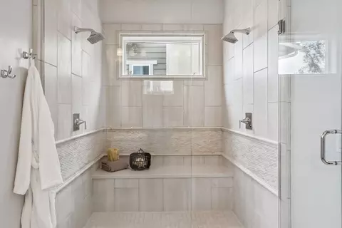 Bath - 2988 Bluffs Dr, Marina, CA 93933 photo 3 of 5