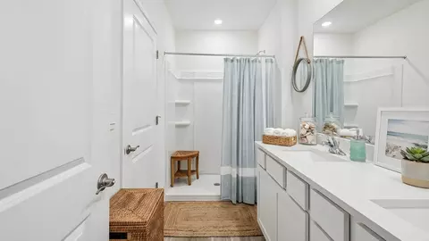 Bath - 8717 SW 46th Ter, Ocala, FL 34476 photo 1 of 5