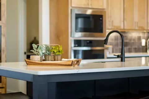Kitchen - 16140 Tall Grass Dr, Moore, OK 73170 photo 6 of 8