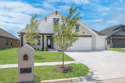 Exterior - 16140 Tall Grass Dr, Moore, OK 73170 photo 4 of 11