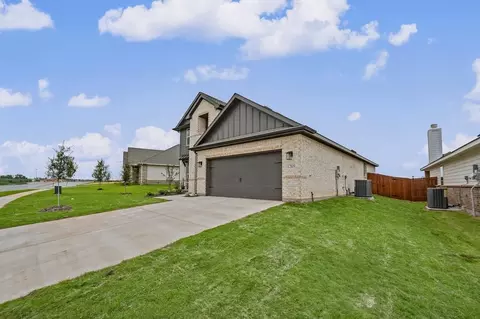 Exterior - 1205 Colca Dr, Springtown, TX 76082 photo 2 of 7