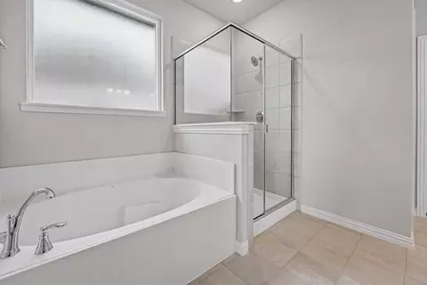 Bath - 1205 Colca Dr, Springtown, TX 76082 photo 2 of 4