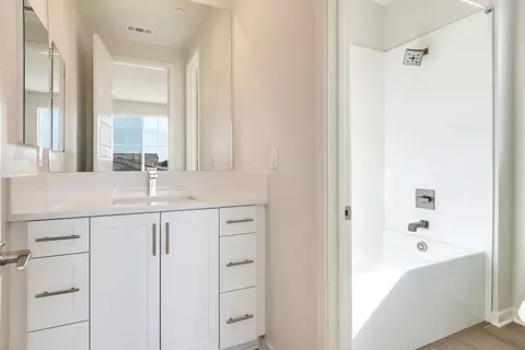 Bath - 6536 Canyon Oaks, Simi Valley, CA 93063 photo 6 of 9