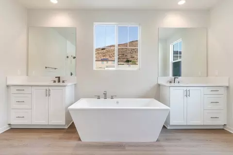 Bath - 6536 Canyon Oaks, Simi Valley, CA 93063 photo 3 of 9