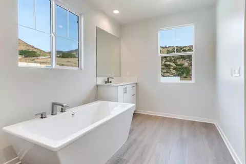 Bath - 6536 Canyon Oaks, Simi Valley, CA 93063 photo 5 of 9