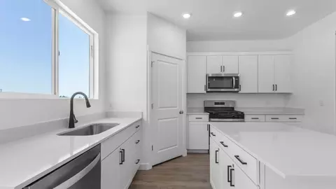 Kitchen - 718 N 1600 E, Salem, UT 84653 photo 2 of 10