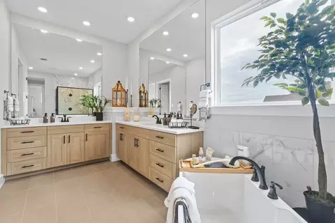 Bath - 18804 Hopper Ln, Austin, TX 78738 photo 2 of 3