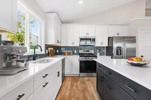 Kitchen - 3105 Hollace Dr, Jenison, MI 49428 photo 2 of 3